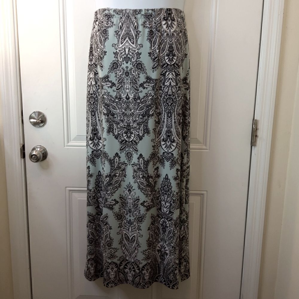 Cato black white and very light seafoam green paisley print pull on maxi skirt